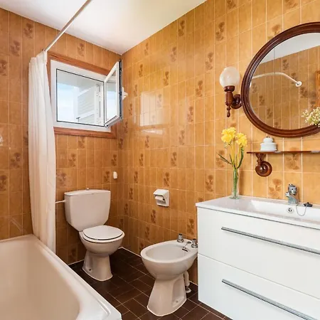 Semesterbostad Sur Binisafua